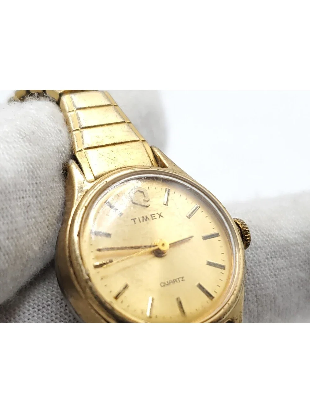 Vintage 1985 Timex Q Quartz Womens Watch New Battery Gold Tone 1J 20mm